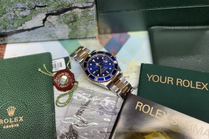 Modern Rolex 16613 Bi Metal Submariner, Collectors set with everything it originally came with